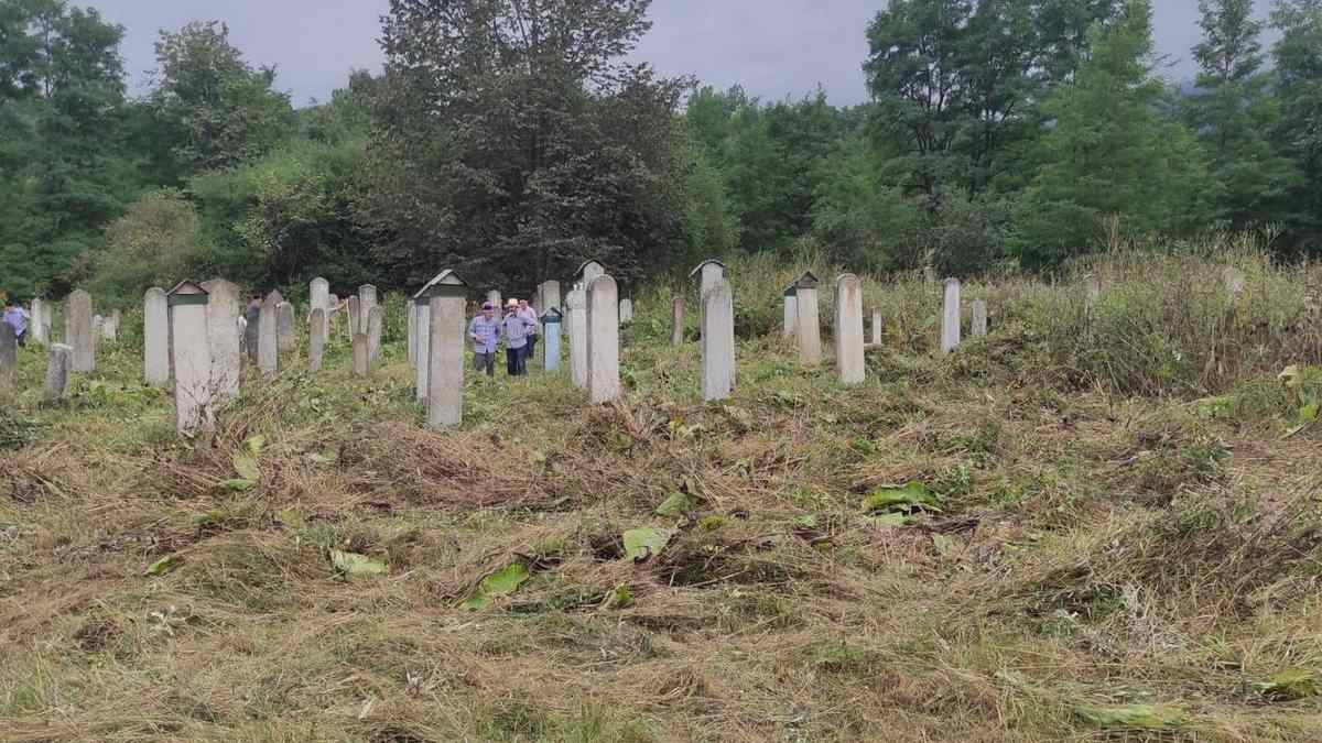 Ингуши - выходцы из Терка провели субботник на своем родовом кладбище