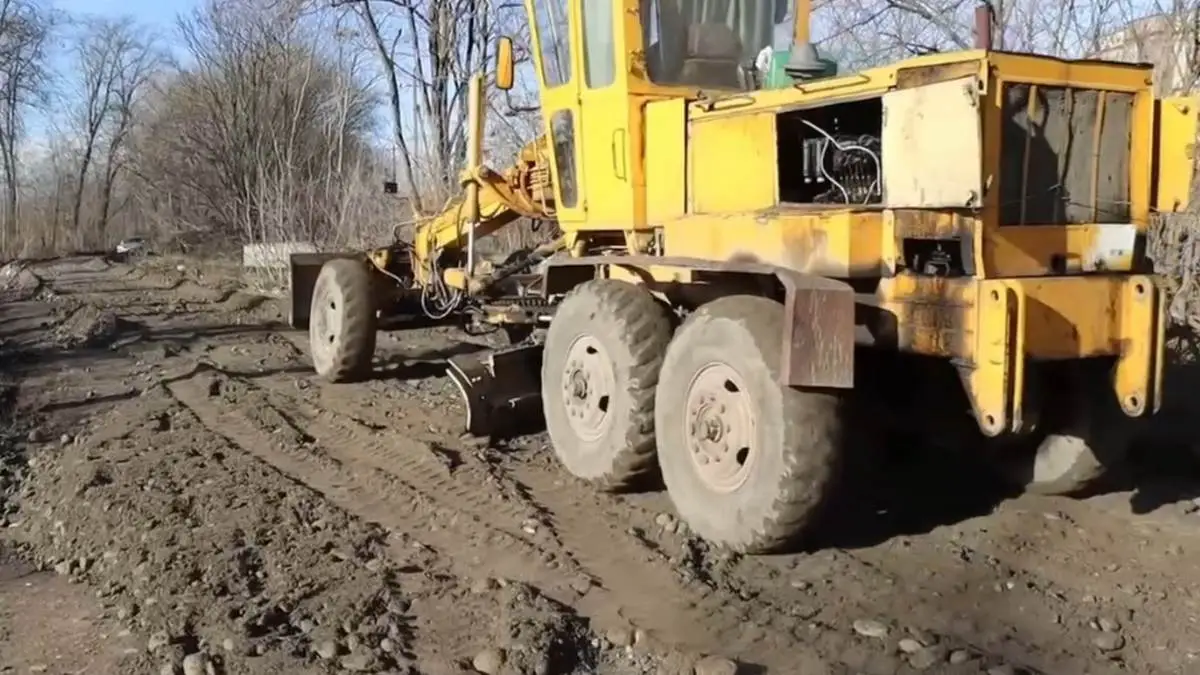 Новости Ингушетии: В  Назрани начались работы по укладке гравийной дороги в сторону СОШ №21