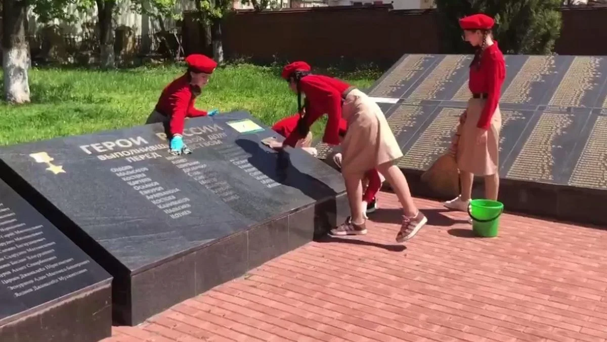 Новости Ингушетии: Юнармейцы Ингушетии приводят в порядок памятники героям войны