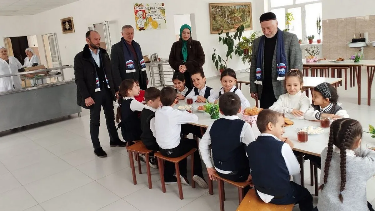 Новости Ингушетии: Качество еды, полнота порций и разнообразное меню: «Единая Россия» продолжает мониторинг горячего школьного питания в школах