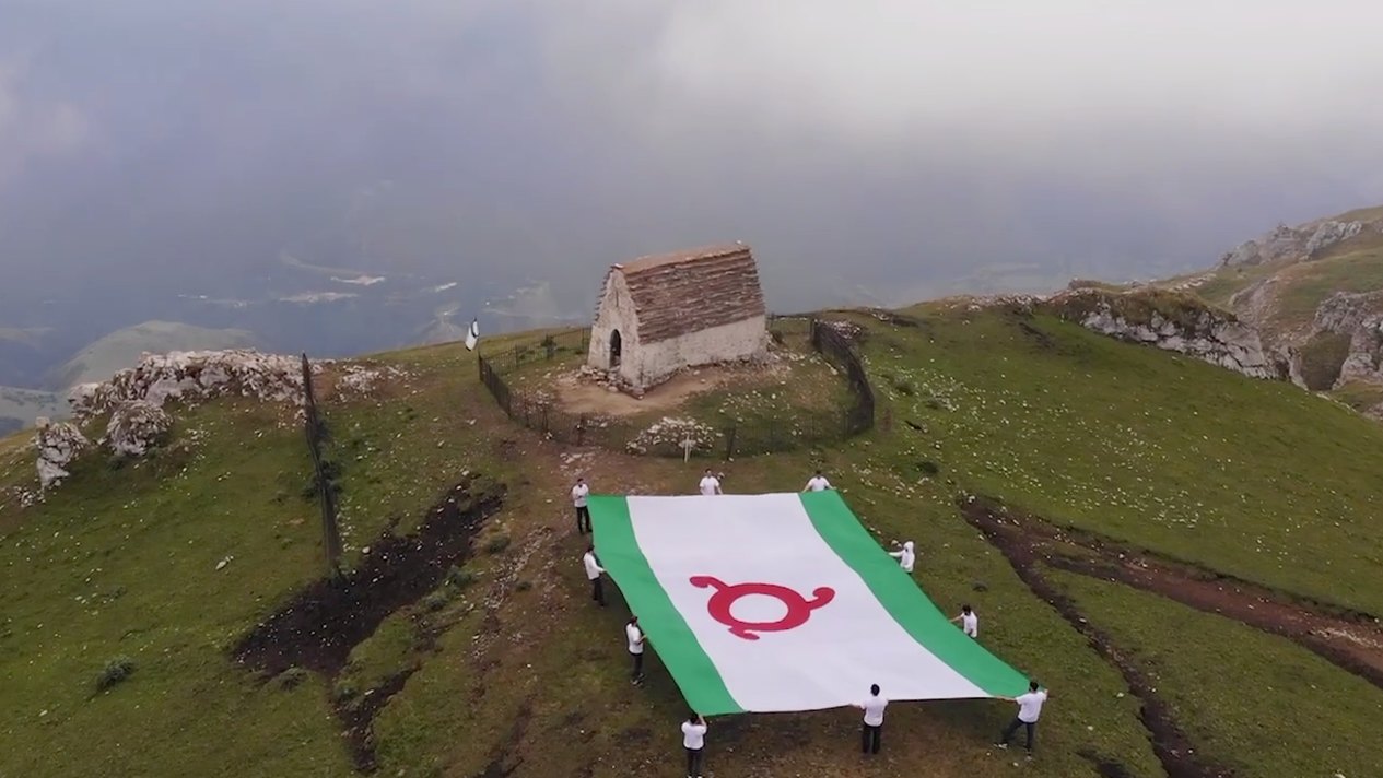 Новости Ингушетии: В Ингушетии отмечают 25 лет со дня утверждения  флага республики