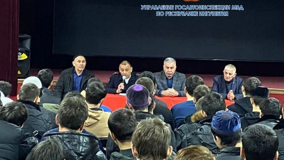 Новости Ингушетии: Начальник ГИБДД Малгобекского района Ингушетии провел встречу со студентами