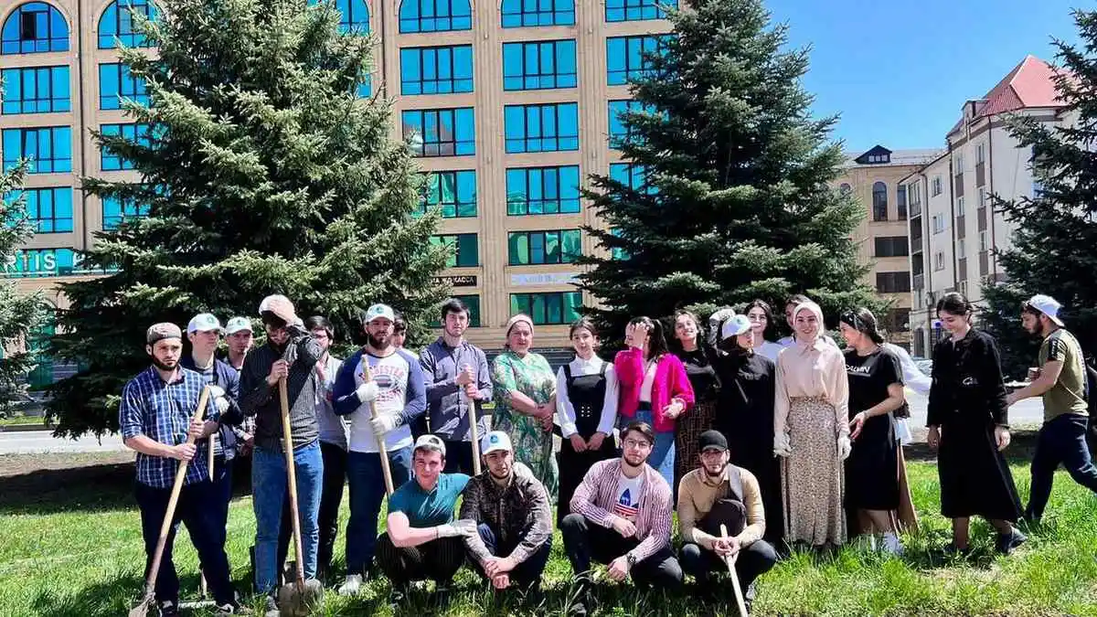 Новости Ингушетии: Студенты и сотрудники Ингушского госуниверситета вышли на субботник