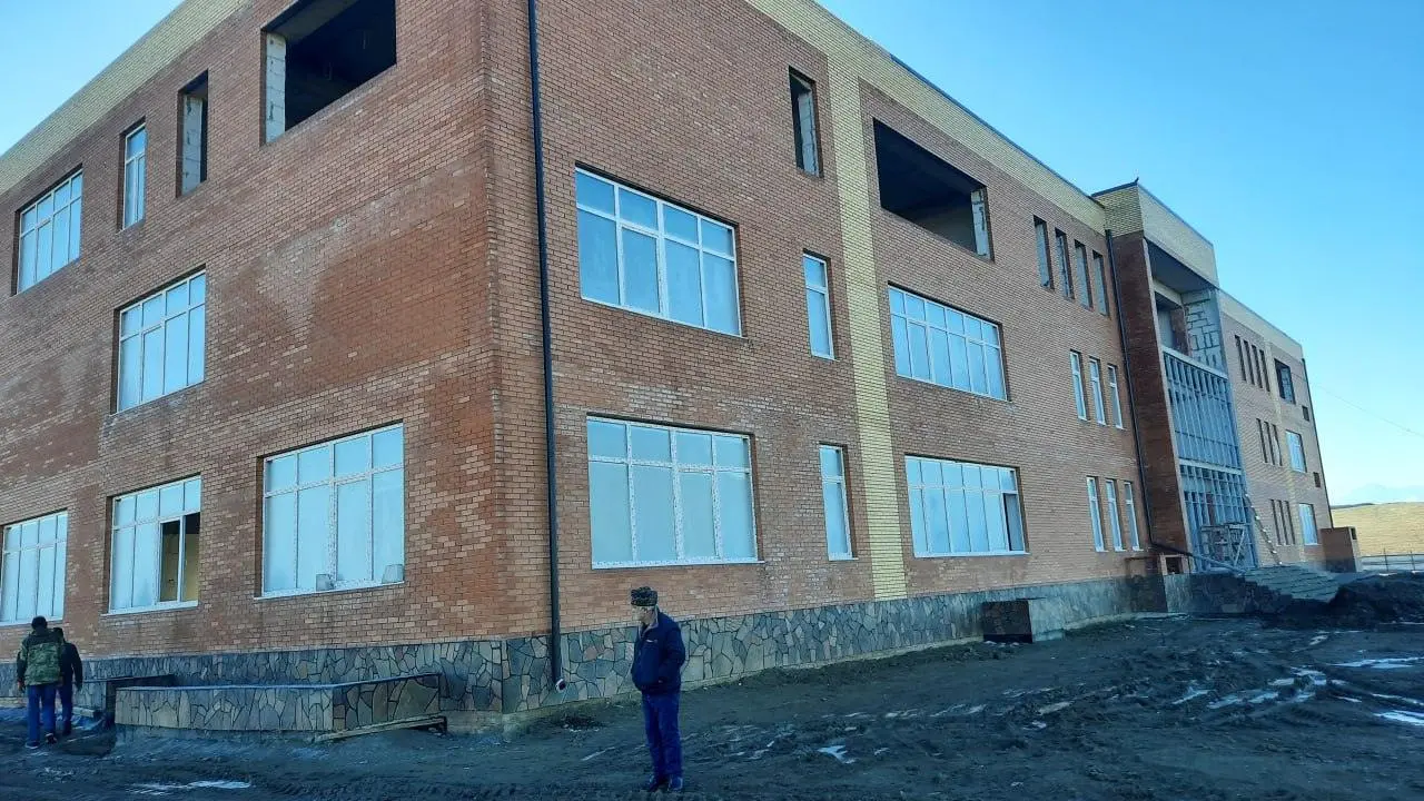 Новости Ингушетии: В селе Верхние Ачалуки Ингушетии строится современная школа на 420 учеников
