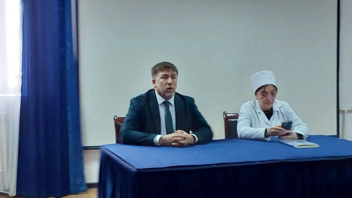 Новости Ингушетии: Доверенное лицо В. Путина в РИ встретился с медперсоналом Сунженской ЦРБ