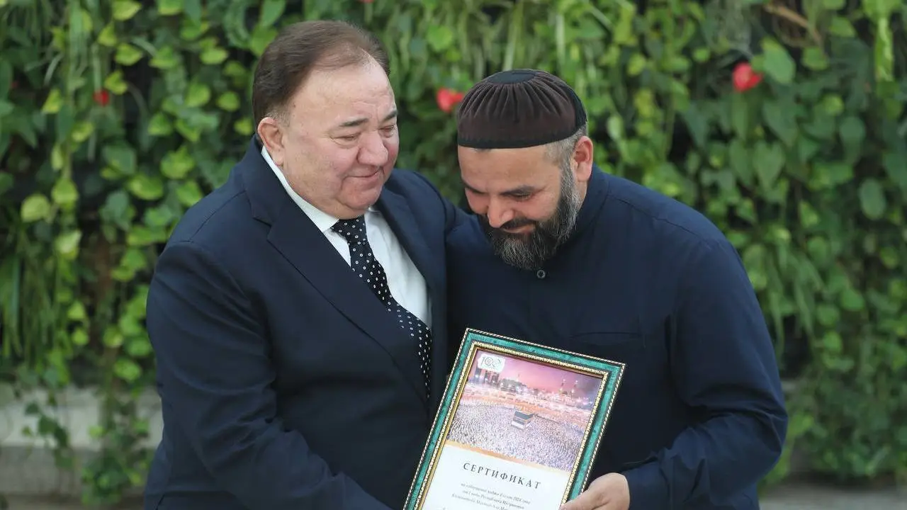 Новости Ингушетии: 24 жителя Ингушетии получили сертификаты на совершение Хаджа