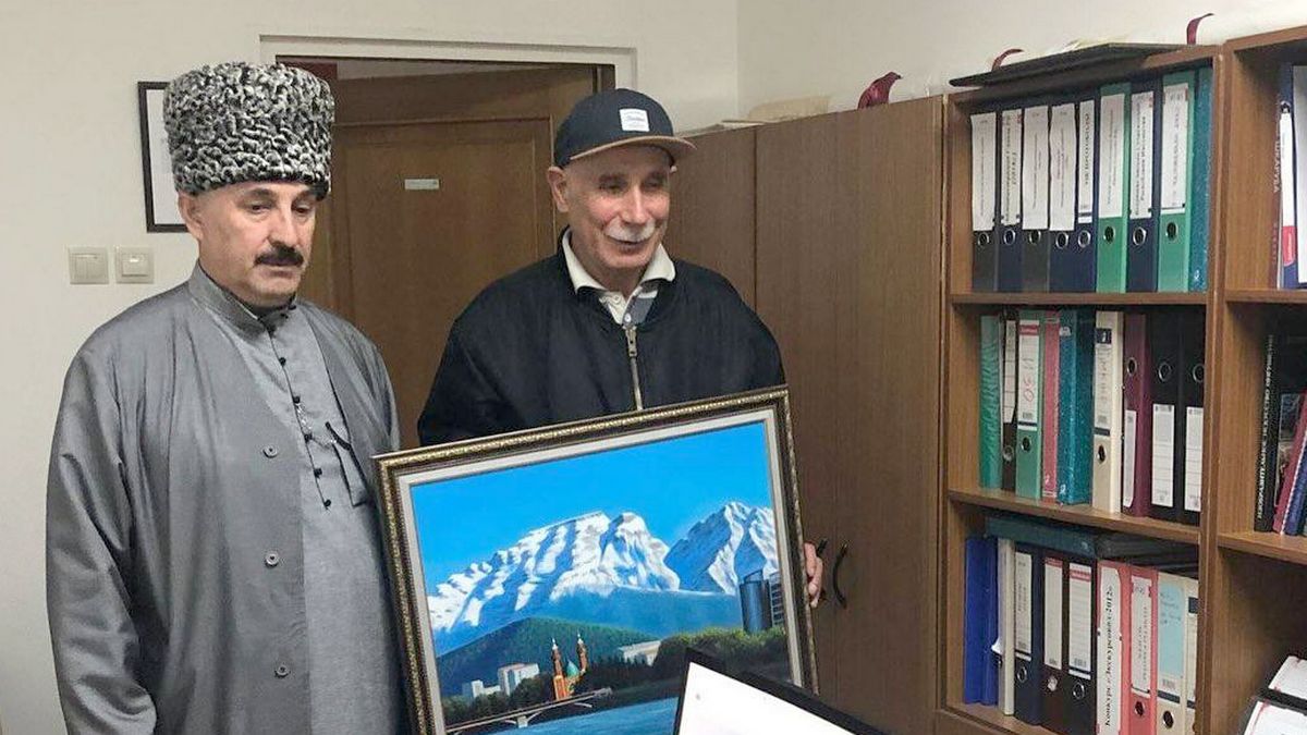 Новости Ингушетии: Художник из Осетии подарил свою картину выставочной галерее Ингушетии