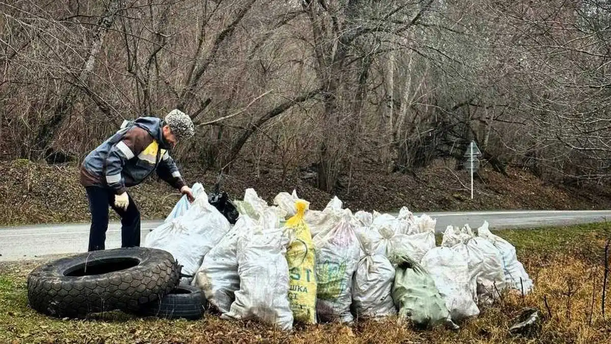 Новости Ингушетии: Волонтеры Ингушетии собрали около 98 мешков мусора