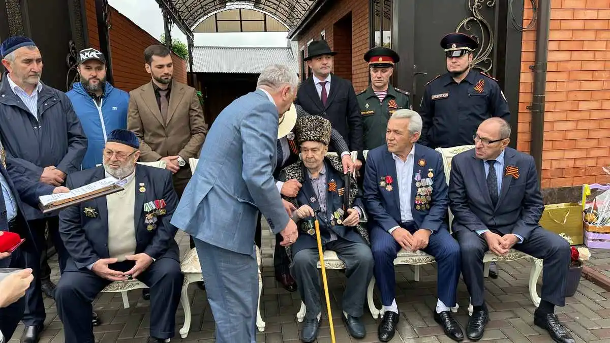 Новости Ингушетии: В Ингушетии росгвардейцы приняли участие в Параде у дома ветерана ВОВ