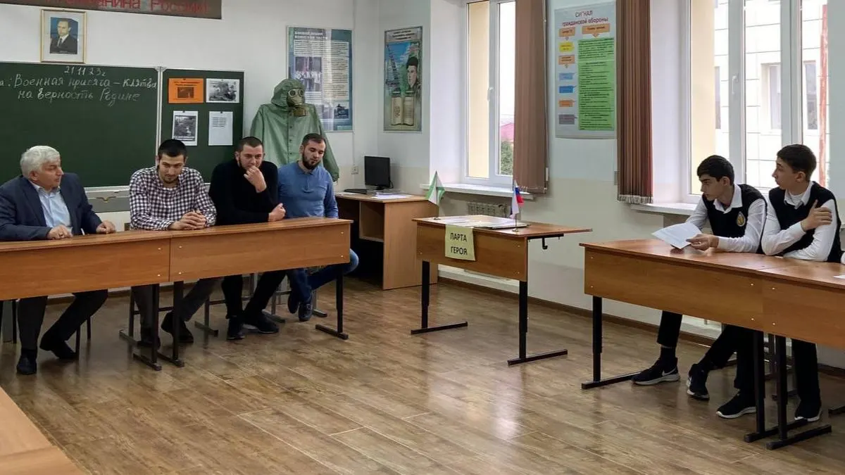 Новости Ингушетии: Участник СВО из Ингушетии встретился со школьниками села Кантышево