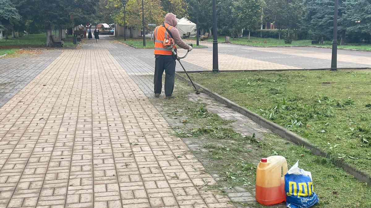 В Ингушетии очищают Аллею Победы в Назрани