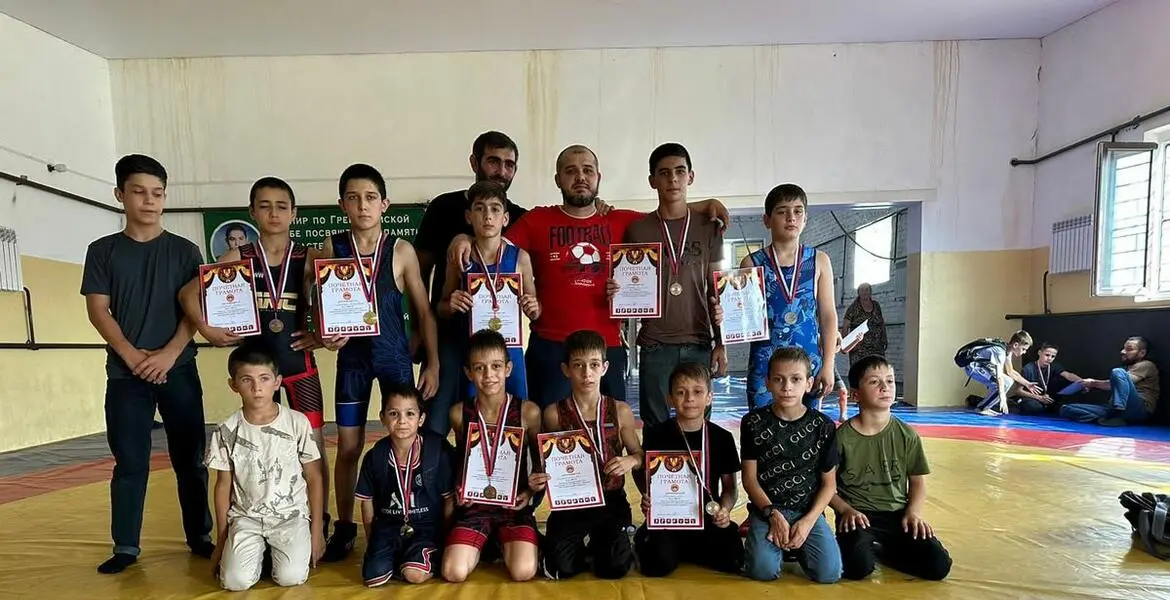 Новости Ингушетии: Юные борцы Ингушетии выиграли медали на Первенстве в Чечне