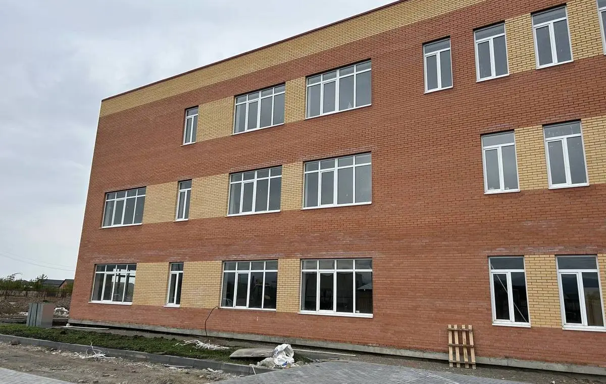 Единороссы Ингушетии проверили ход строительства школы в Нестеровском