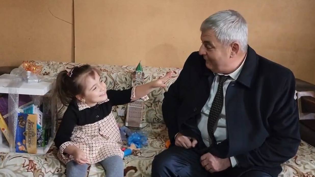 Новости Ингушетии: Муниципальный чиновник из Ингушетии подарил радость особенному ребенку
