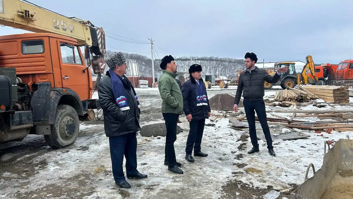 Новости Ингушетии: Единороссы Ингушетии проверили ход строительства школы в селе Берд-Юрт