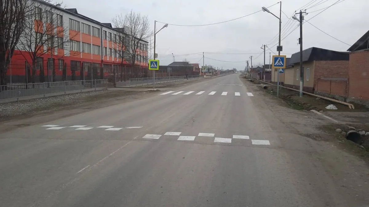 Новости Ингушетии: В Сунженском районе Ингушетии обновили возле школ пешеходную разметку