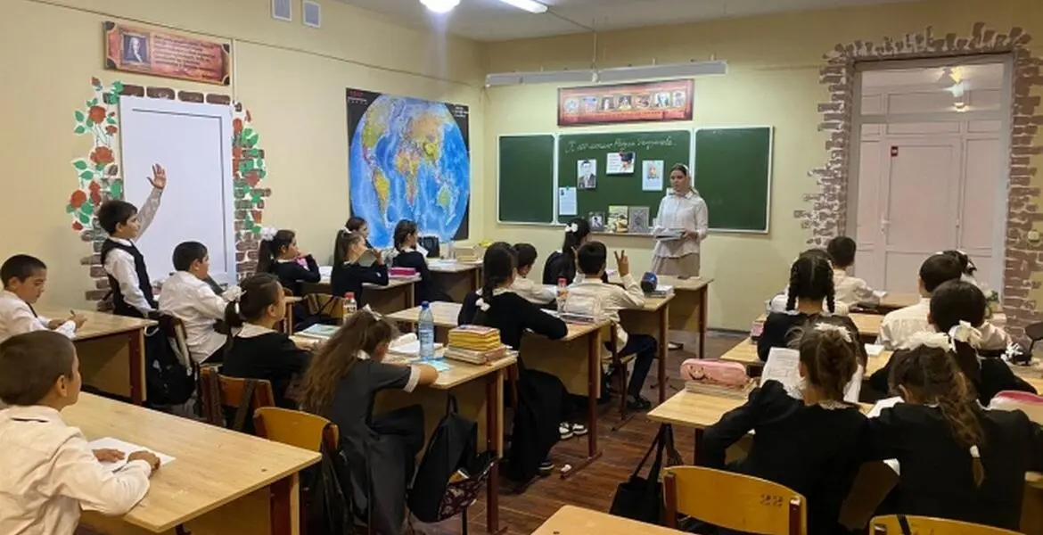 Новости Ингушетии: В школах Ингушетии прошли открытые уроки по творчеству Расула Гамзатова