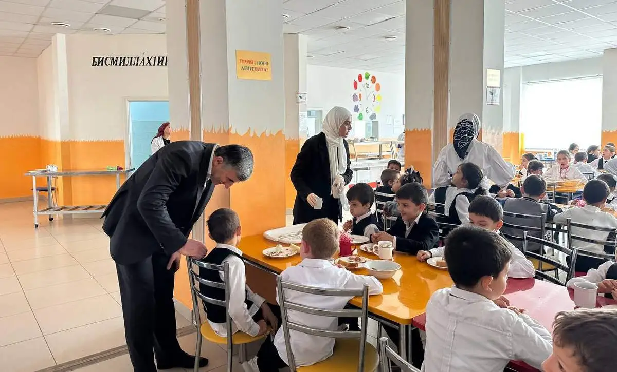 Новости Ингушетии: Единороссы Ингушетии проверяют организацию горячего питания в школах