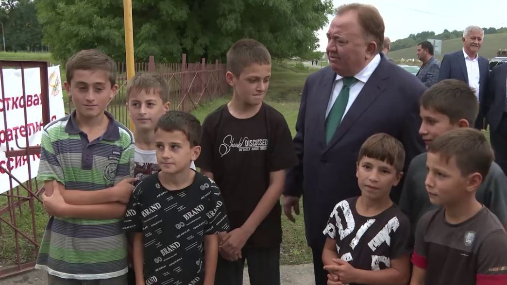 Новости Ингушетии: Дети отдаленного села Аршты получили подарок от Главы Ингушетии
