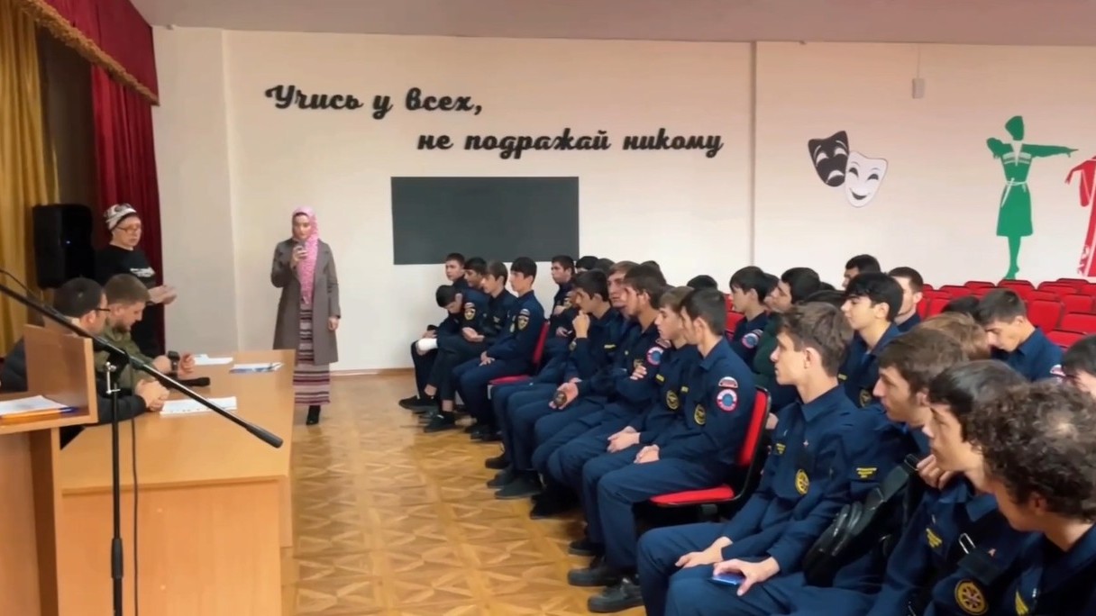 Новости Ингушетии: Студентам Пожарно-спасательного колледжа Ингушетии рассказали о военном деле