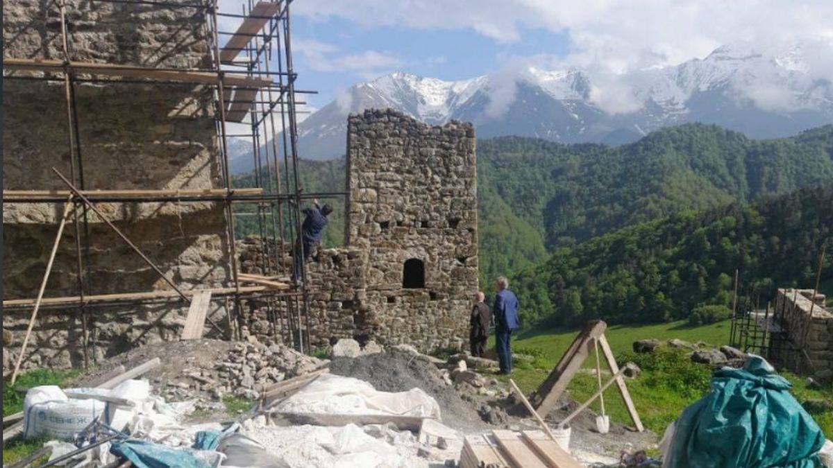 Новости Ингушетии: В Ингушетии проверили восстановительные работы на башенном комплексе «Кели»