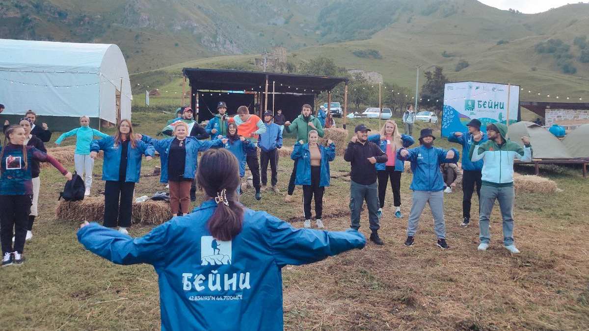 Новости Ингушетии: В Ингушетии резиденты лагеря «Бейни - 2024» начали восхождение на Маьт-Лоам