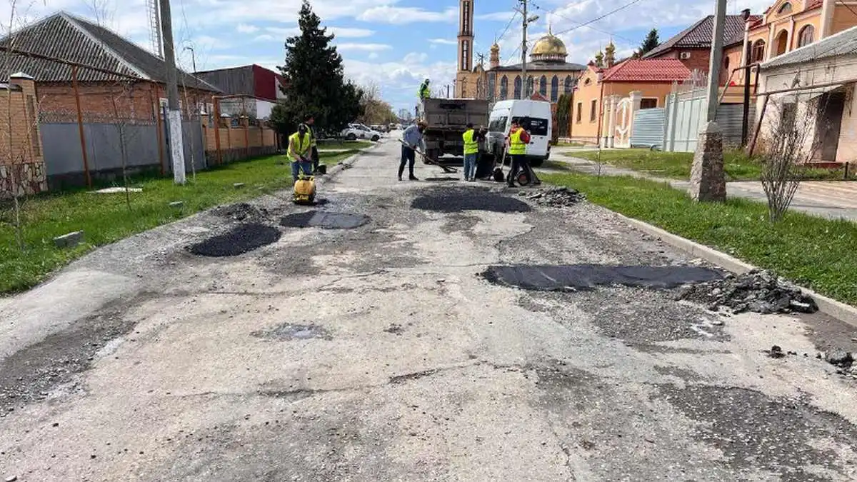 Новости Ингушетии: В Назрани Ингушетии провели поэтапный ямочный ремонт