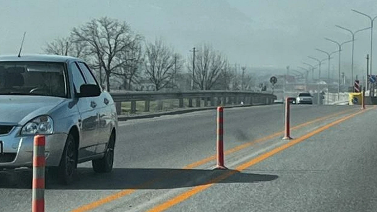 Новости Ингушетии: Водители Ингушетии оценили особую роль сигнальных столбиков на автодороге