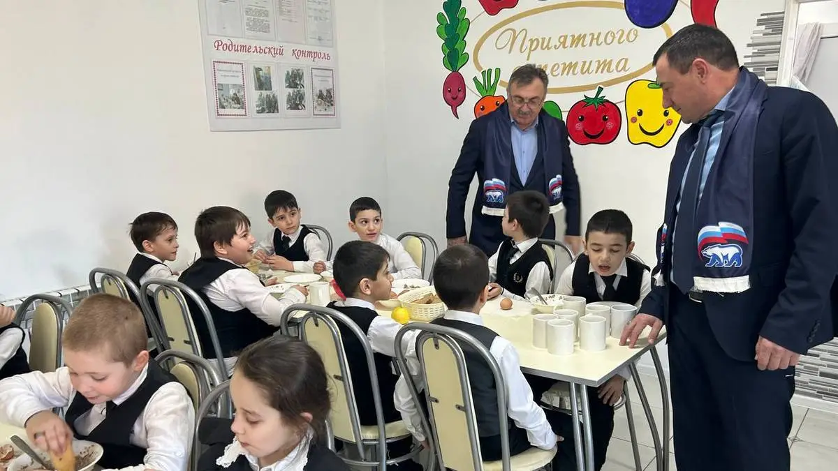 Новости Ингушетии: Единороссы Ингушетии продолжают мониторинг школьного питания