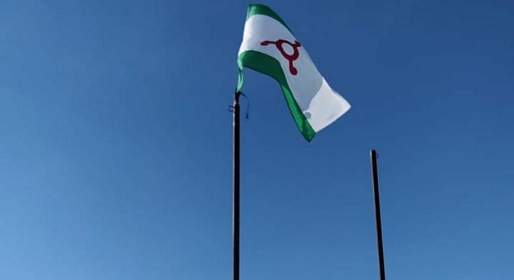 Новости Ингушетии: На Столовой горе обновили флаг Ингушетии