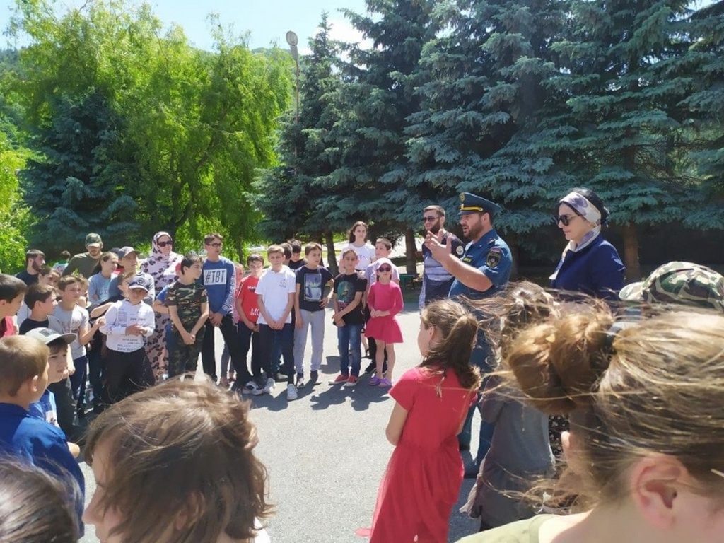 Новости Ингушетии: Сотрудники МЧС прививают детям Ингушетии навыки безопасного поведения