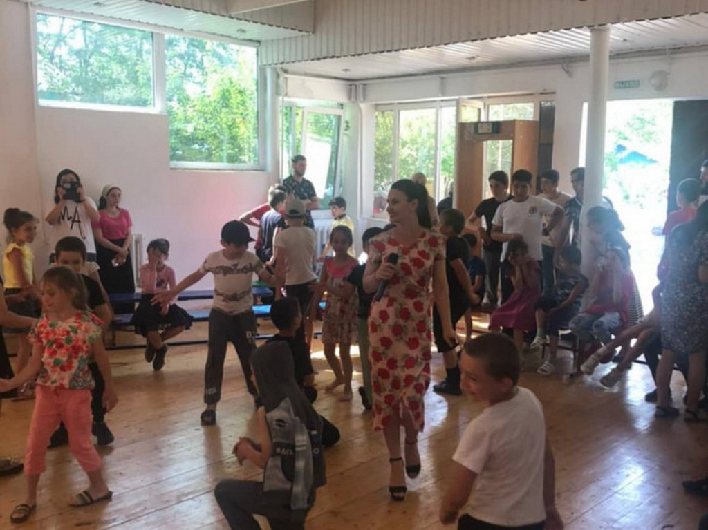Новости Ингушетии: Концертная бригада Малгобекского КДЦ дарит хорошее настроение детям Ингушетии
