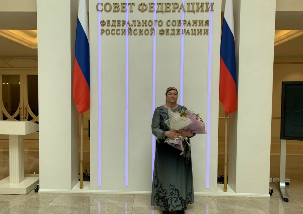 Новости Ингушетии: Соцработника из Ингушетии Тамару Цурову наградили в Совете Федерации