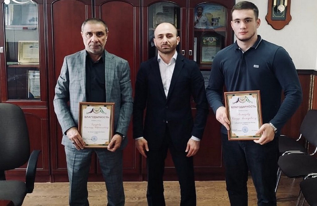 Новости Ингушетии: Яркую победу молодого боксера отметили