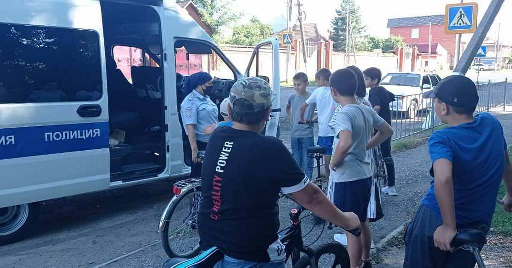 Новости Ингушетии: Сотрудники полиции проводят профилактические беседы с юными велосипедистами
