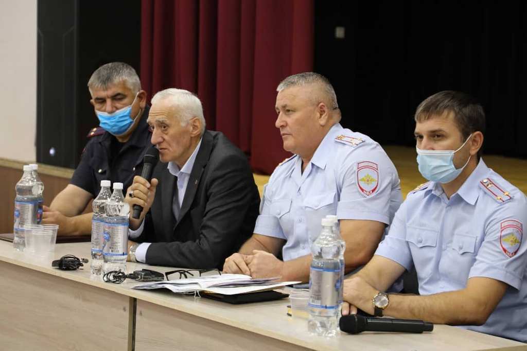 Новости Ингушетии: Продолжается живой диалог правоохранителей Ингушетии с муниципальными властями и представителями общественности