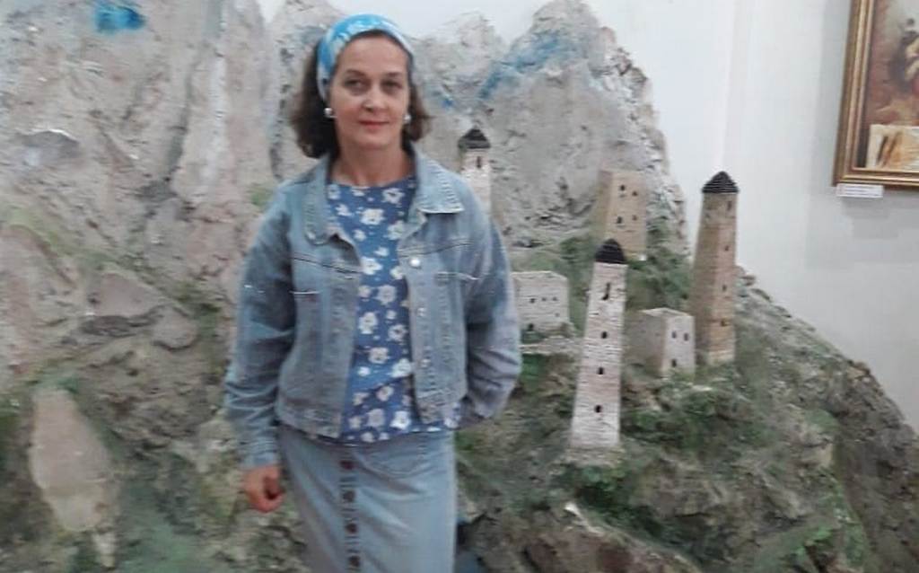 Новости Ингушетии: Сотрудник информационного портала «Это Кавказ» подарила Ингушскому музею краеведения свою книгу
