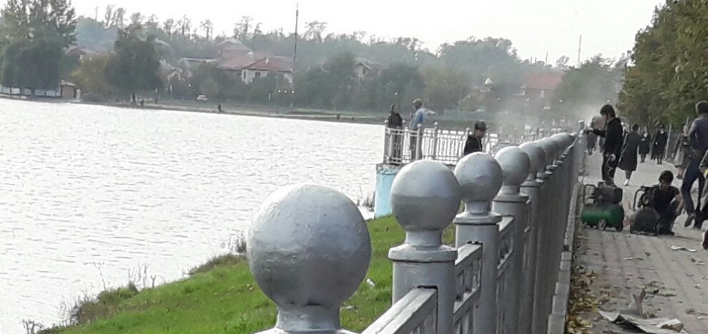 Новости Ингушетии: В Назрани обновляют ограду городского пруда