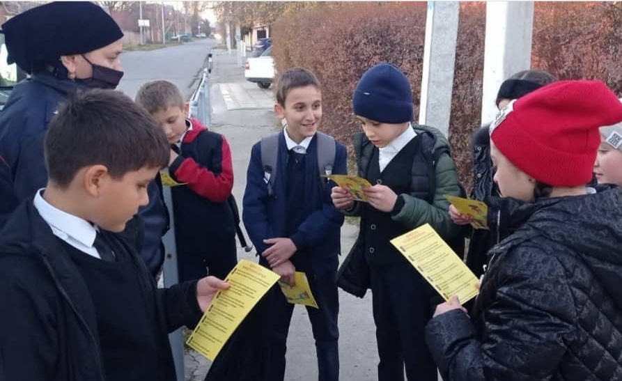 Новости Ингушетии: Инспекторы ГИБДД Ингушетии провели беседу со школьниками о дорожной безопасности