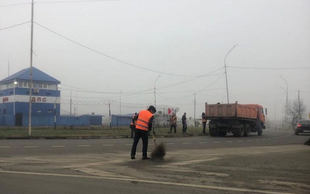 Новости Ингушетии: Рабочие ГУ «Ингушавтодор» потрудились над очисткой проезжей части