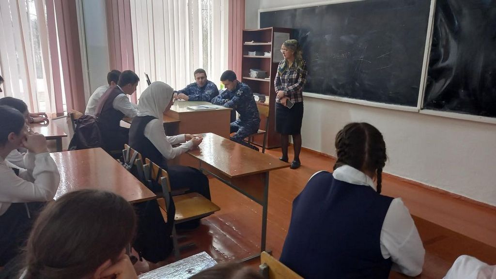 Новости Ингушетии: Накануне Дня Неизвестного солдата сотрудники Росгвардии провели Уроки мужества для ингушских школьников