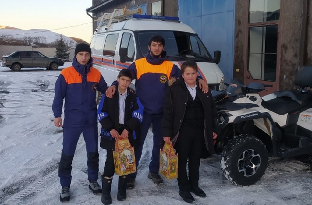 Новости Ингушетии: Спасатели Ингушетии исполнили новогоднюю мечту юных жителей республики