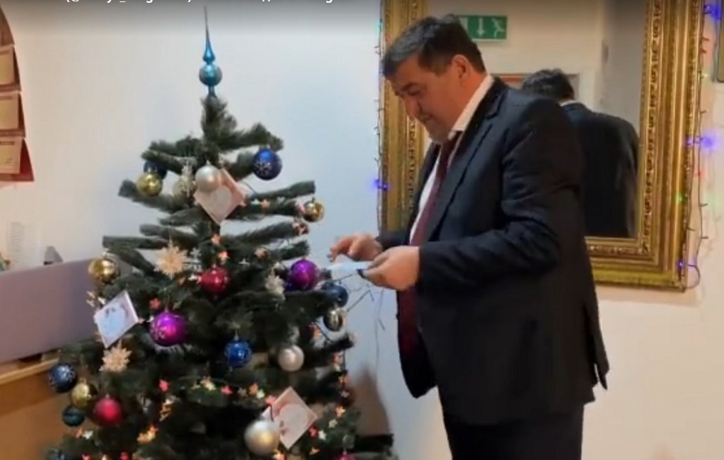 Новости Ингушетии: Мэр ингушского города Малгобека подарил новогоднее настроение сразу нескольким юным горожанам