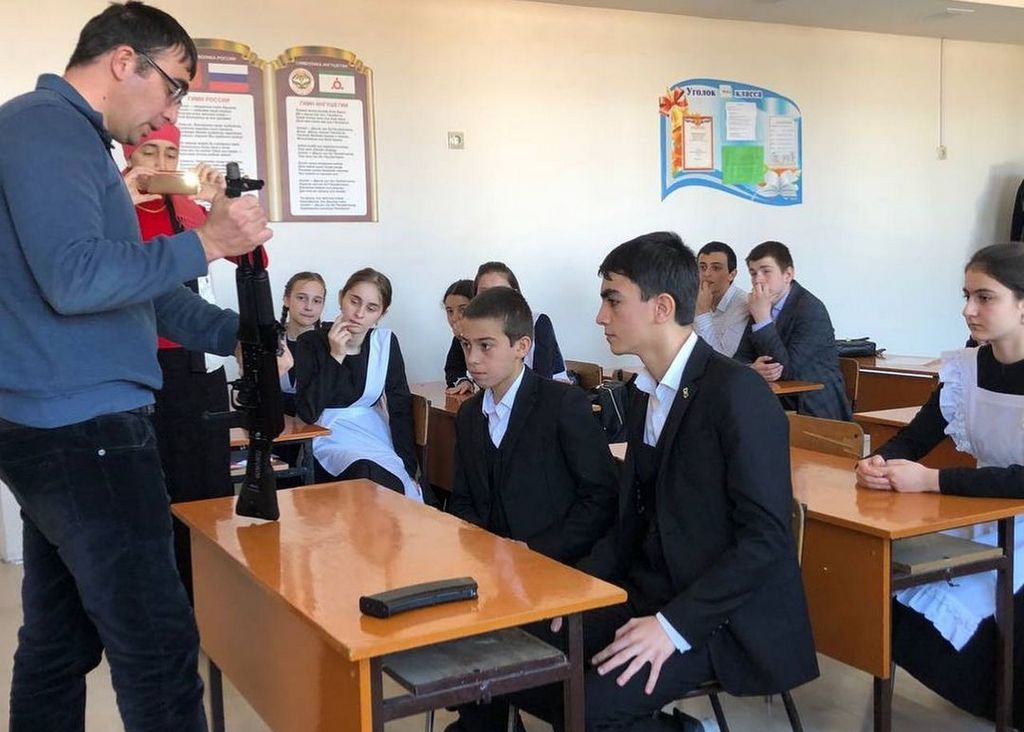 Новости Ингушетии: Сотрудники Ингушского Центра «Молодой патриот» проводят со школьниками увлекательные мероприятия