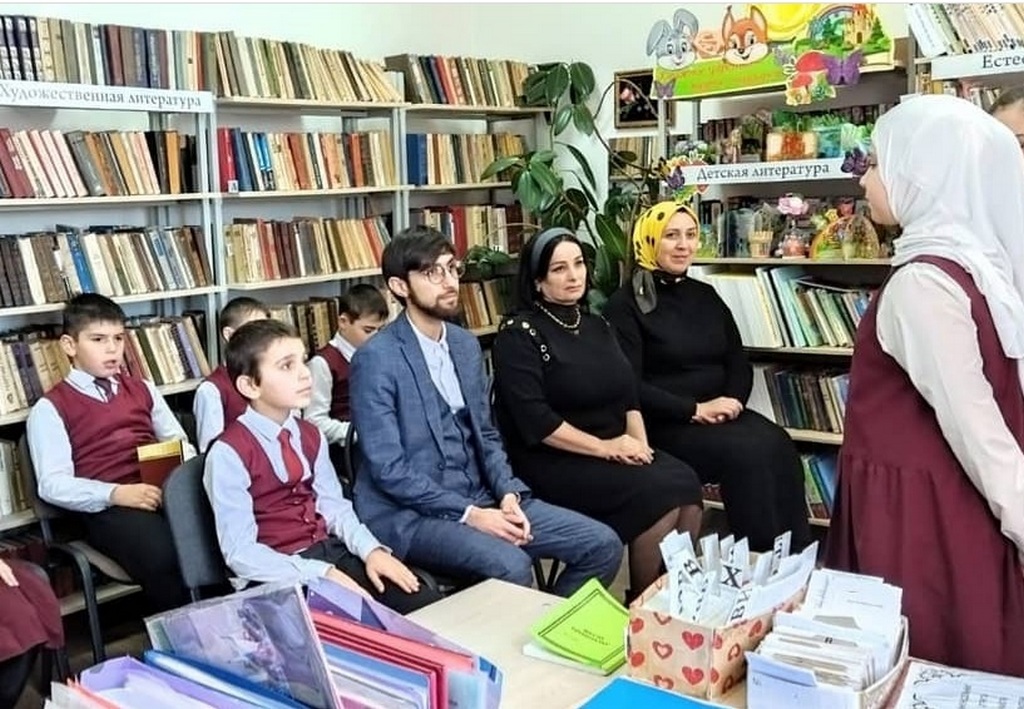 Новости Ингушетии: В алиюртовской библиотеке прошла презентация книги Дауда Хамхоева