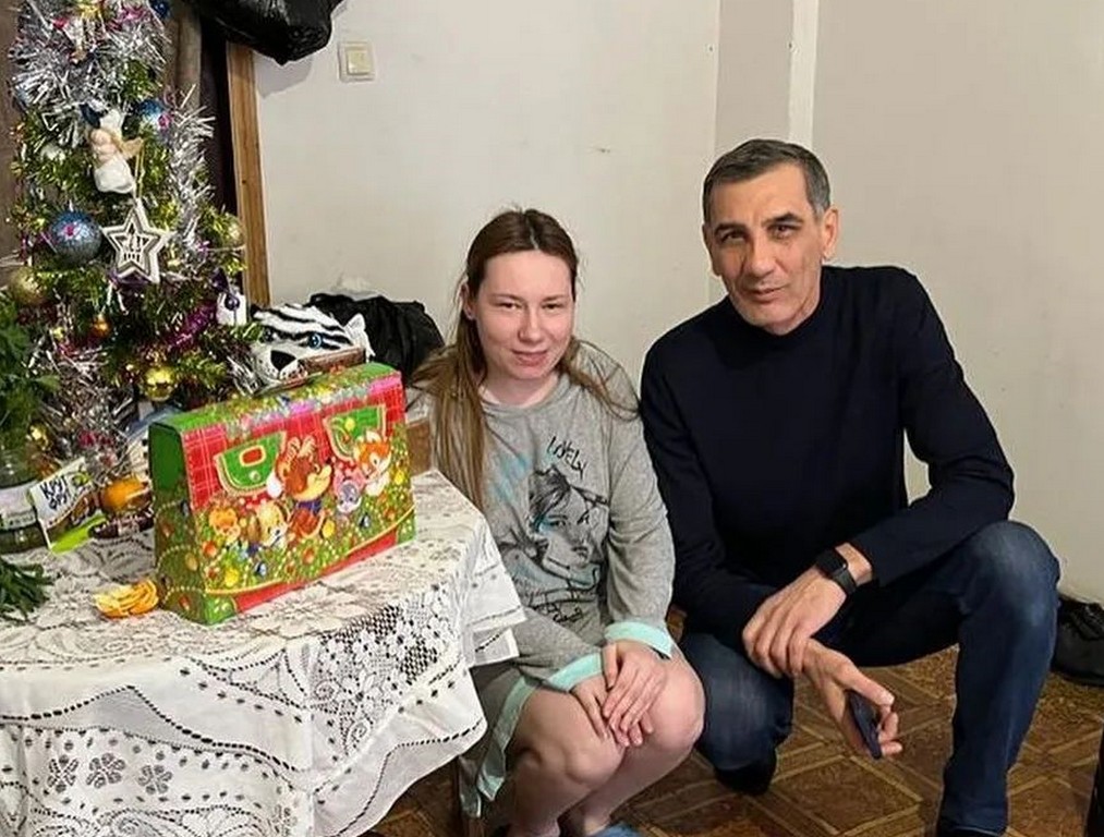 Новости Ингушетии: Единоросс Магомед Дарсигов навестил инвалида 1 группы Индиру Андриянову