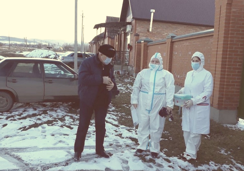 Новости Ингушетии: Единороссы в Ингушетии помогают медикам оперативно оказать помощь больным омикроном
