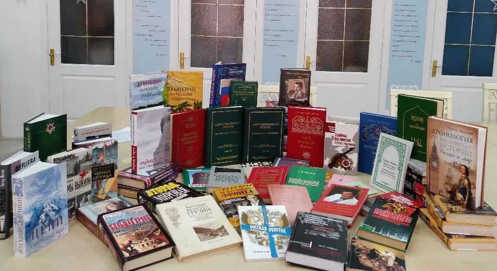 Новости Ингушетии: Ингушский поэт подарил Национальной библиотеке республики книги из своей личной библиотеки