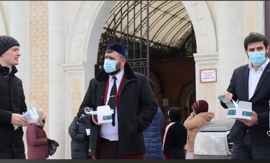 Новости Ингушетии: Акция по раздаче медицинских масок прошла в центральных мечетях Ингушетии