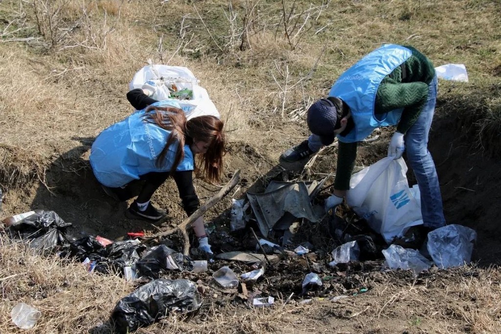 В Ингушетии 30 добровольцев очистили территорию рядом с родником